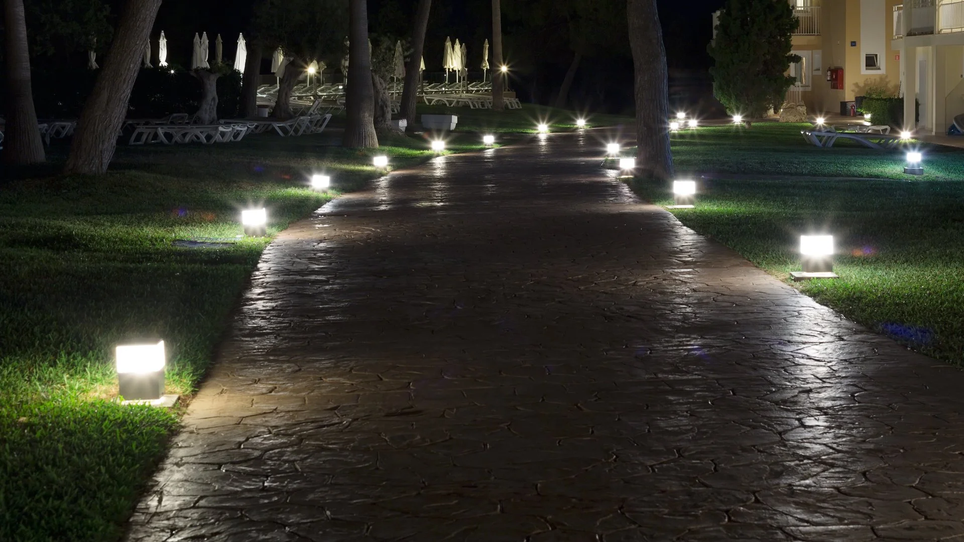 How Much Does It Cost to Repair Outdoor Lighting?